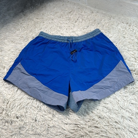 Lululemon Evergreen High-Rise Short 4.5" Wild Bluebell / Cascade Blue - Picture 1 of 6